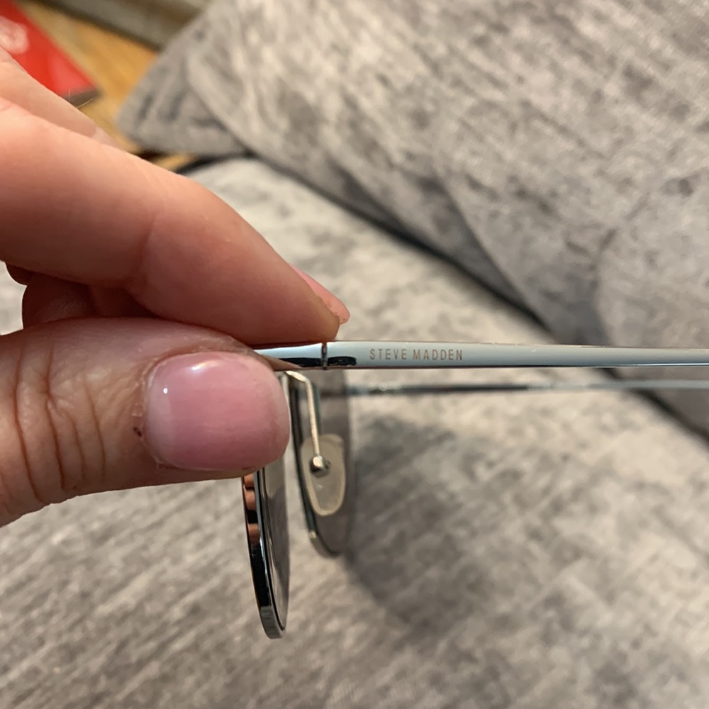 Steve Madden sunglasses silver grey - Picture 3 of 4